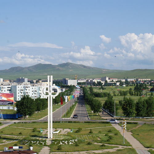 Das Bild zeigt eine repräsentative Straße von Darkhan.