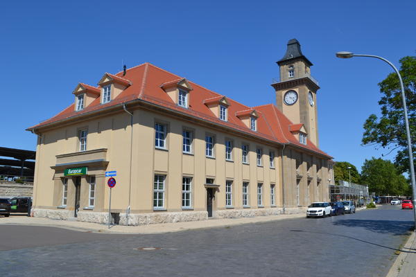 Bahnhof Zeitz von der Ostseite mit Blick Richtung Turm und Busbahnhof (c) Stadt Zeitz