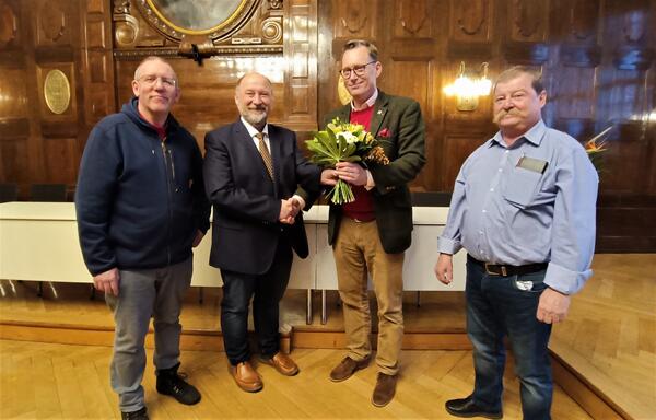 Foto - Vorstand des Stadtrates beglückwünscht Oberbürgermeister Christian Thieme zur Wiederwahl