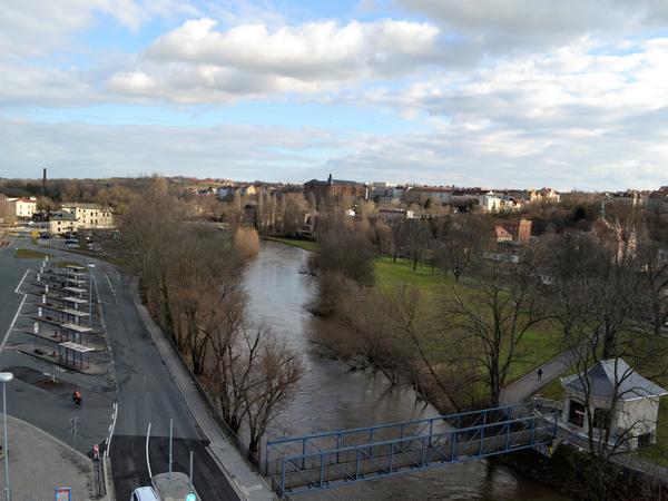 Blick vom Zeitzer Bahnhofsturm auf den alten Busbahnhof und die Weie Elster