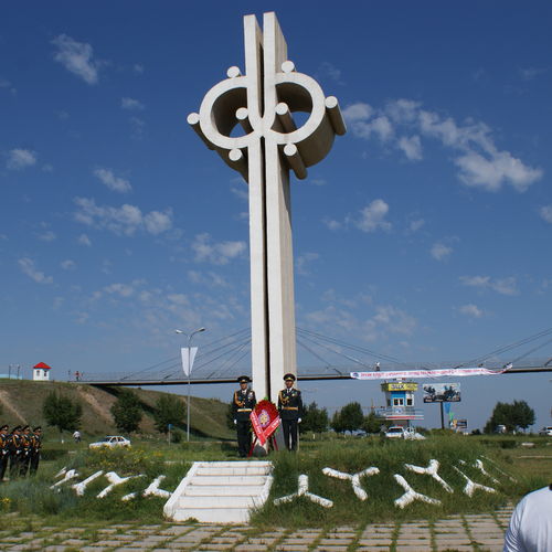 Das Bild zeigt eine militärische Aufwartung in Darkhan.