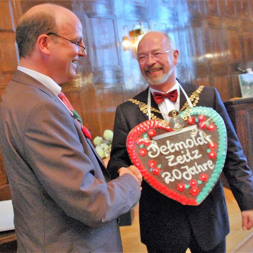 Oberbürgermeister Heller von Detmold (l.) und Oberbürgermeister Kunze von Zeitz zum 20. Jubiläum der Städtepartnerschaft 2010