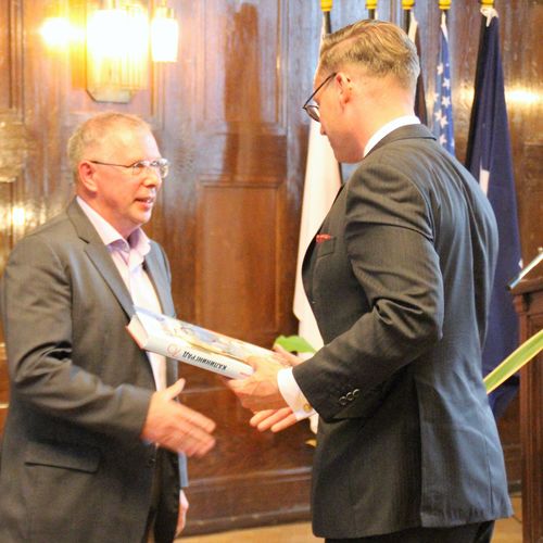 Andrey Malashenko (links) und Oberbrgermeister Christian Thieme zum Festempfang des 1050-jhrigen Zeitzer Stadtjubilums am 09.06.2017