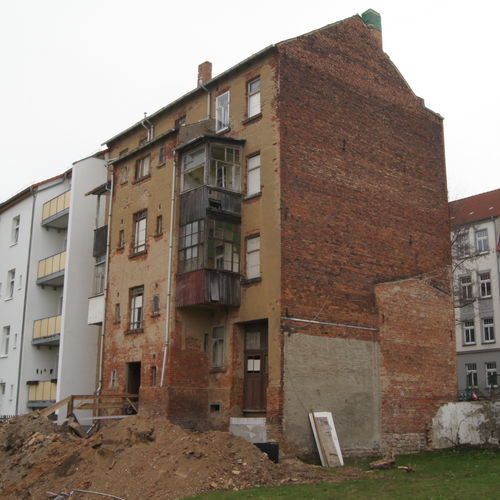 hintere_Fassade_vor_der_Sanierung