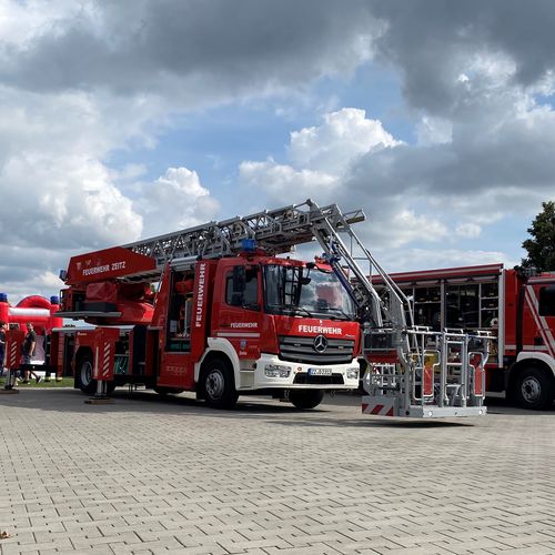 Am Benefiz-Sonntag lud ein buntes Treiben große und kleine Besucher in das Ernst-Thälmann-Stadion. Alle gesammelten Spendeneinnahmen werden zugunsten der Flutopfer in Bad Neuenahr-Ahrweiler gesammelt.