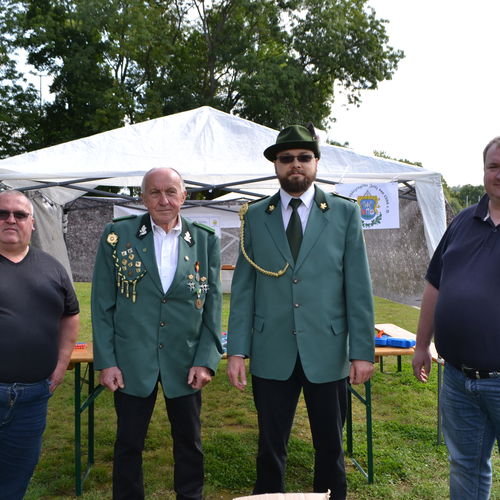 Am Benefiz-Sonntag lud ein buntes Treiben große und kleine Besucher in das Ernst-Thälmann-Stadion. Alle gesammelten Spendeneinnahmen werden zugunsten der Flutopfer in Bad Neuenahr-Ahrweiler gesammelt.