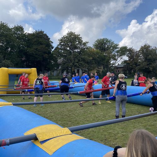 Am Benefiz-Sonntag lud ein buntes Treiben große und kleine Besucher in das Ernst-Thälmann-Stadion. Alle gesammelten Spendeneinnahmen werden zugunsten der Flutopfer in Bad Neuenahr-Ahrweiler gesammelt.