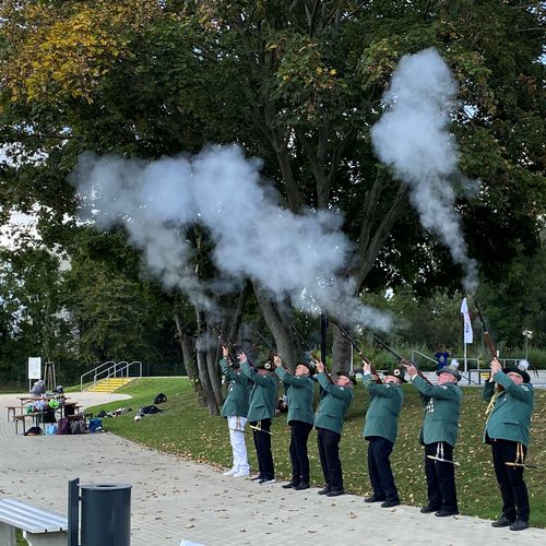Am Benefiz-Sonntag lud ein buntes Treiben große und kleine Besucher in das Ernst-Thälmann-Stadion. Alle gesammelten Spendeneinnahmen werden zugunsten der Flutopfer in Bad Neuenahr-Ahrweiler gesammelt.