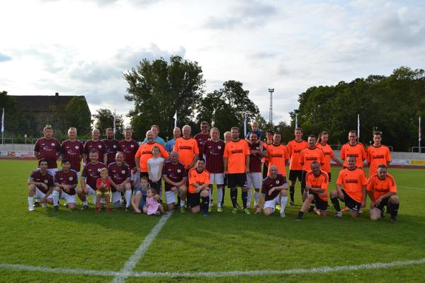 Am Benefiz-Sonntag lud ein buntes Treiben groe und kleine Besucher in das Ernst-Thlmann-Stadion. Alle gesammelten Spendeneinnahmen werden zugunsten der Flutopfer in Bad Neuenahr-Ahrweiler gesammelt.