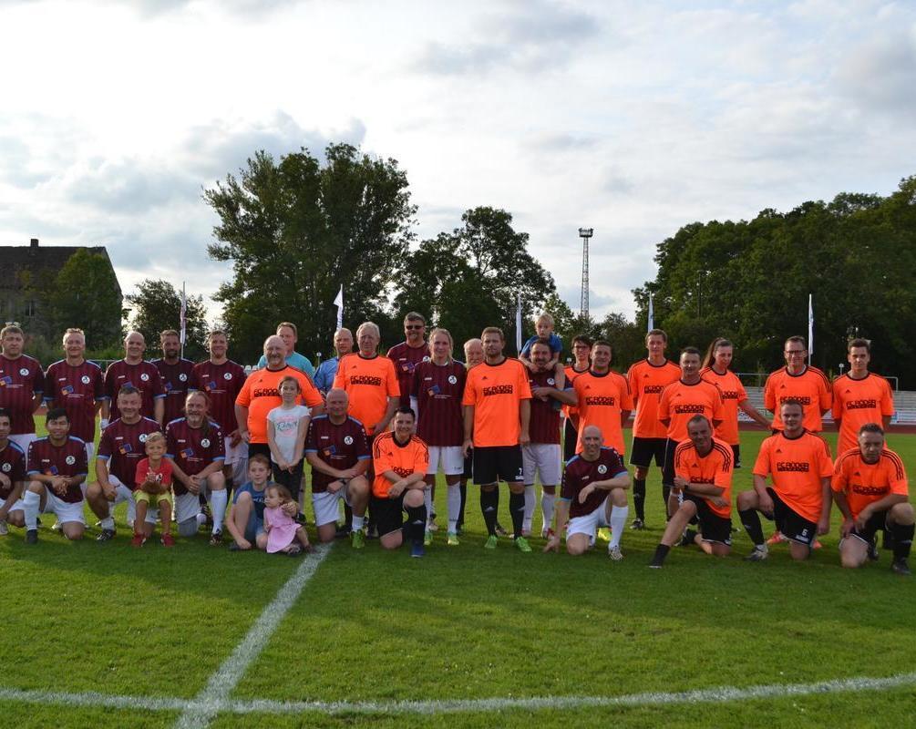 Am Benefiz-Sonntag lud ein buntes Treiben große und kleine Besucher in das Ernst-Thälmann-Stadion. Alle gesammelten Spendeneinnahmen werden zugunsten der Flutopfer in Bad Neuenahr-Ahrweiler gesammelt.