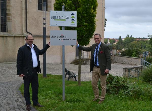 dataport.kommunal und OB Thieme enthllen Firmenschild