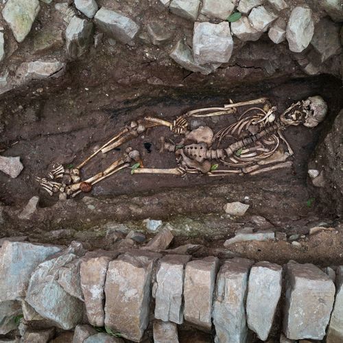Auch unter den Fußböden des Brüdersaals wurden Bestattungen gefunden, wie die eines Mannes wohl aus dem 14. oder 15. Jahrhundert.