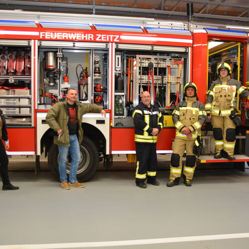 Foto 1 - Stadt investiert in Ausstattung - Feuerwehr mit neuer Schutzkleidung ausgestatt