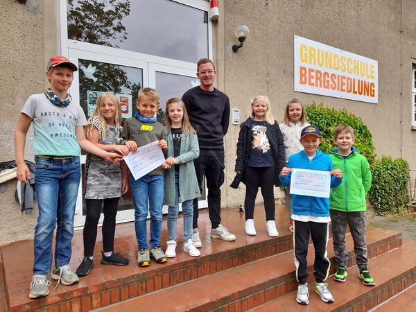 Spendenbergabe der Grundschule Bergsiedlung an Ukrainehilfe