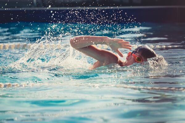 swimming-g7d0c72086_1920