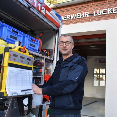 004 Feuerwehr Luckenau mit neuem MLF und saniertem Gertehaus
