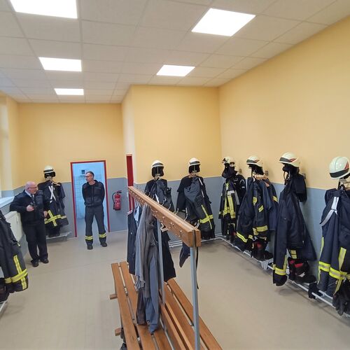 008 Feuerwehr Luckenau mit neuem MLF und saniertem Gertehaus