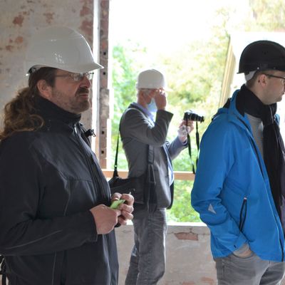 Sven Lautenschlger (l.) schildert die Zukunft des Stadtarchivs