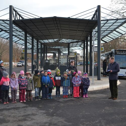 01 OB Christian Thieme begrt alle Teilnehmer besonders die Vorschulgruppe Bienen der Kita Musikus