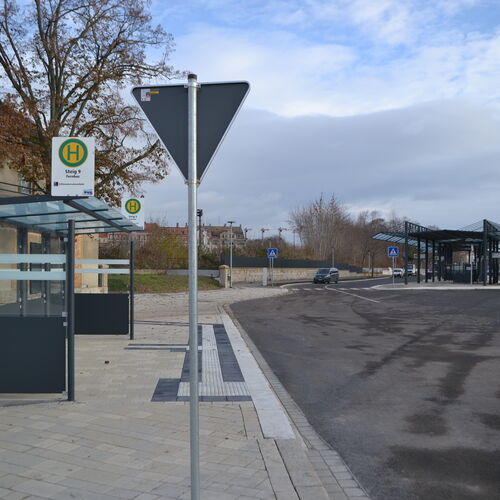 13 Auch das neue Buswartehusschen gehrt zum Ensemble (c) Stadt Zeitz