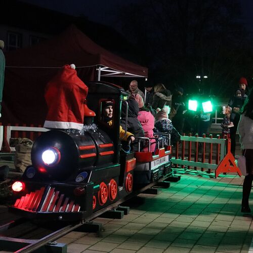 Eisenbahn auf dem Weihnachtsmarkt der Kita Musikus (c) Maria Freier_Stadt Zeitz