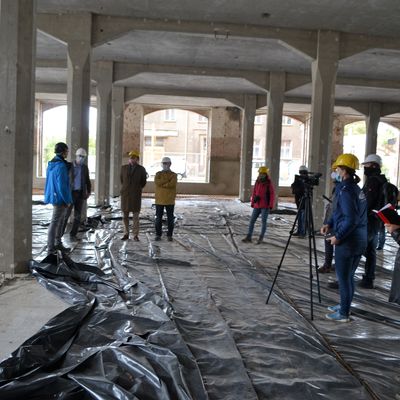 Im Erdgeschoss stehen Gewerbeflchen zur Vermietung