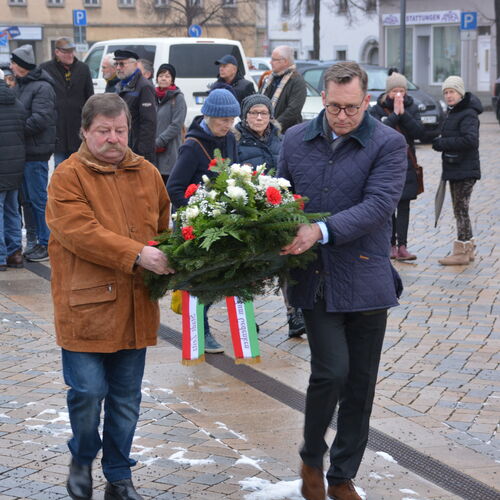 04 Gedenken an die Opfer der nationalsozialistischen Gewaltherrschaft - Kranzniederlegung als Zeichen gegen das Vergessen