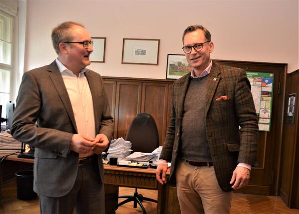Oberbrgermeister Christian Thieme im Austausch mit MIBRAG-Arbeitsdirektor Dr Dirk Schrter
