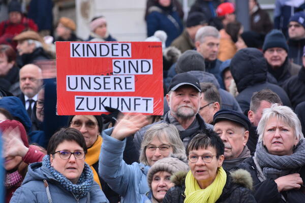 01 - Kundgebung zum Erhalt von Geburtenhilfe und Kinderstation im Klinikum Zeitz