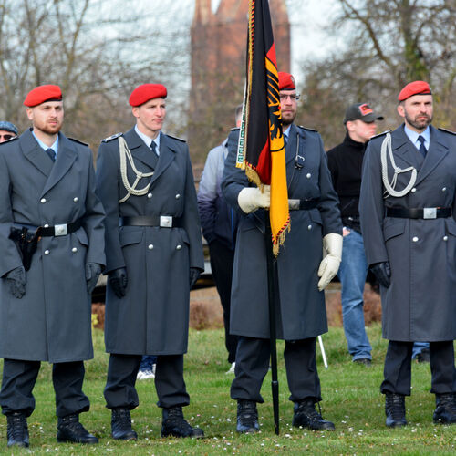 17 - Gelbnis Bundeswehr Schlosspark Zeitz