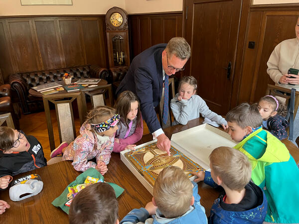 01 - Kita Regenbogen zu Besuch im Rathaus