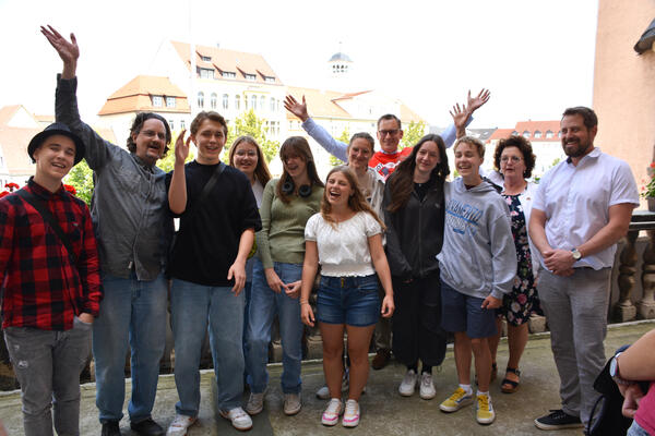 Foto - Schüler aus Prescott legen auf Ihrer Tour einen Stopp im Rathaus ein