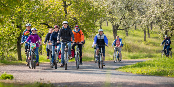 Fahrradfahrer auf dem Elsterradweg beim Anradeln 2017