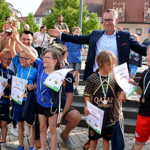 030 - Kinderduathlon 2023 - Platz 1 beim Wettkampf der Grundschulen Klassen eins und zwei belegte die Mannschaft der Grundschule Rehmsdorf