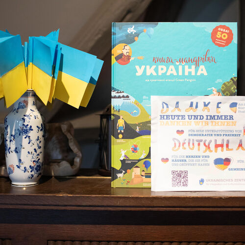 007 - Ukrainisches Zentrum übergibt Büchspende an Stadtbibliothek
