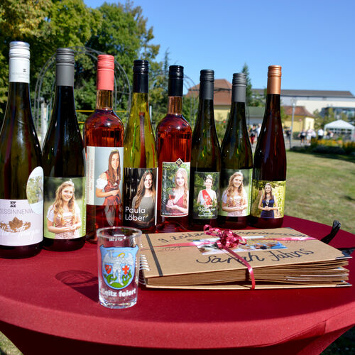 14 - Zeitz feiert Weinfest und krt neue Weinprinzessin