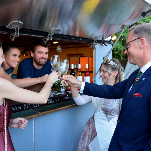 28 - Zeitz feiert Weinfest und krt neue Weinprinzessin