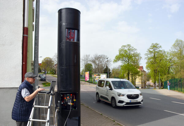 Foto 01 - Stationäre Messstation in der Tröglitzer Straße geht in Betrieb