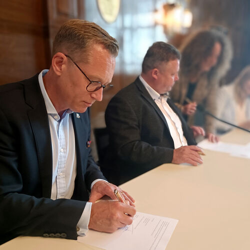 Foto 05 - Kooperationsvertrag Zeitz-Ost