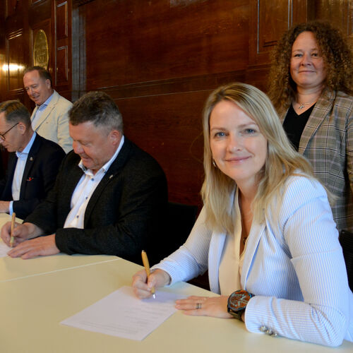 Foto 02 - Kooperationsvertrag Zeitz-Ost