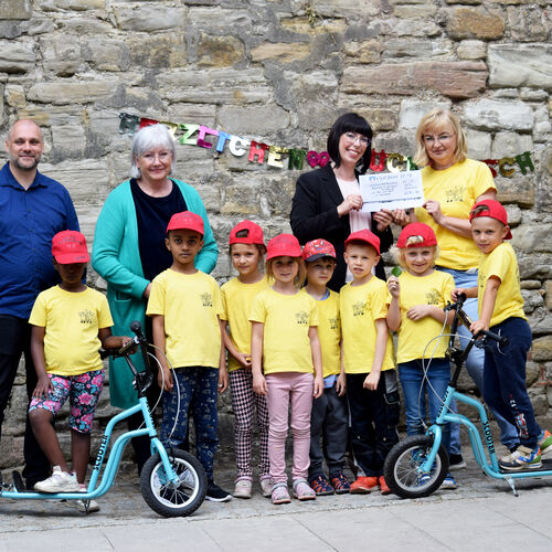 Foto 01 - Scheckübergabe Kinderduathlon