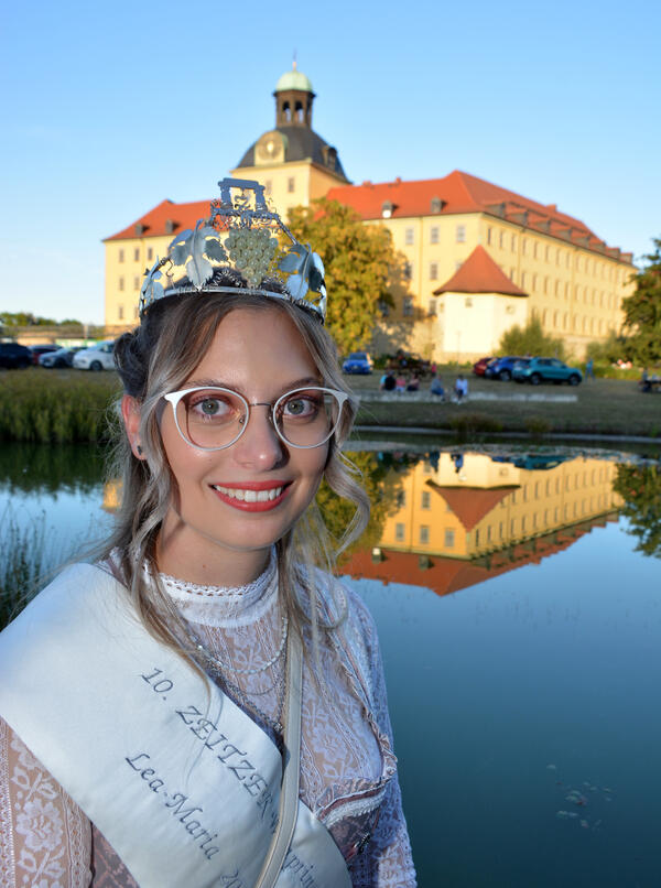 Lea sucht NAchfolgerin als Weinprinzessin