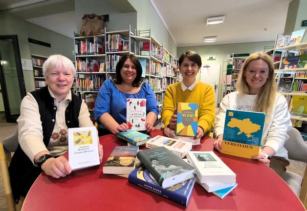 Bcherspende an Stadtbibliothek Zeitz