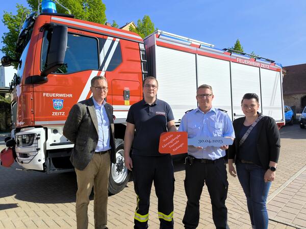 Foto 01 - Neuer Rstwagen fr Zeitzer Feuerwehr
