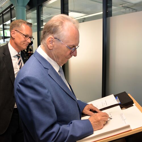 Foto 12 - Ministerpräsident Dr. Reiner Haseloff übergibt Förderbescheide für Schule und Zekiwa Reallabor