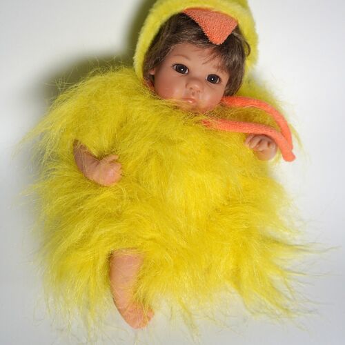 Zoll Auktion 2025 - Puppe Huhn