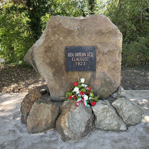 Foto 03 - Gedenkstein zur Erinnerung an den Bergarbeitermarsch