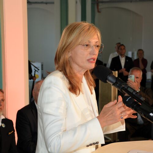 Foto 08 - Oberbürgermeister begrüßt EU Kommissarin und Ministerpräsident beim Besuch zur Auftaktverantstaltung Reallabor Zekiwa Zeitz