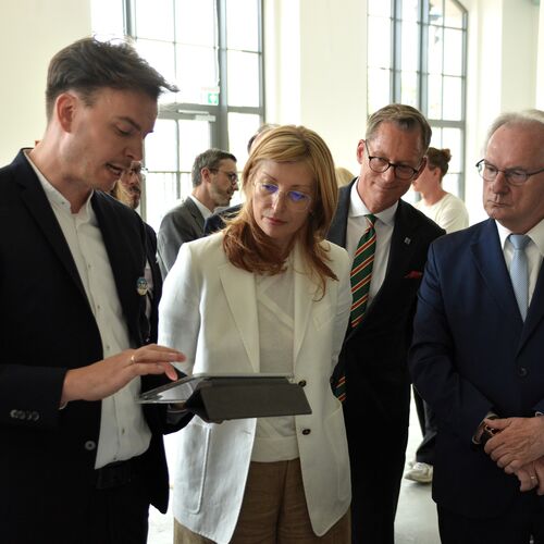 Foto 13 - Oberbürgermeister begrüßt EU Kommissarin und Ministerpräsident beim Besuch zur Auftaktverantstaltung Reallabor Zekiwa Zeitz