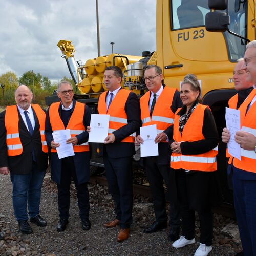 Foto 05 - Wirtschaftsminister Sven Schulze übergibt Fördermittel an die Stadt Zeitz